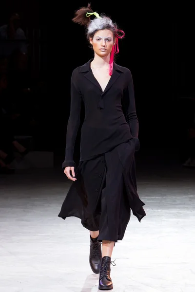 Look 16